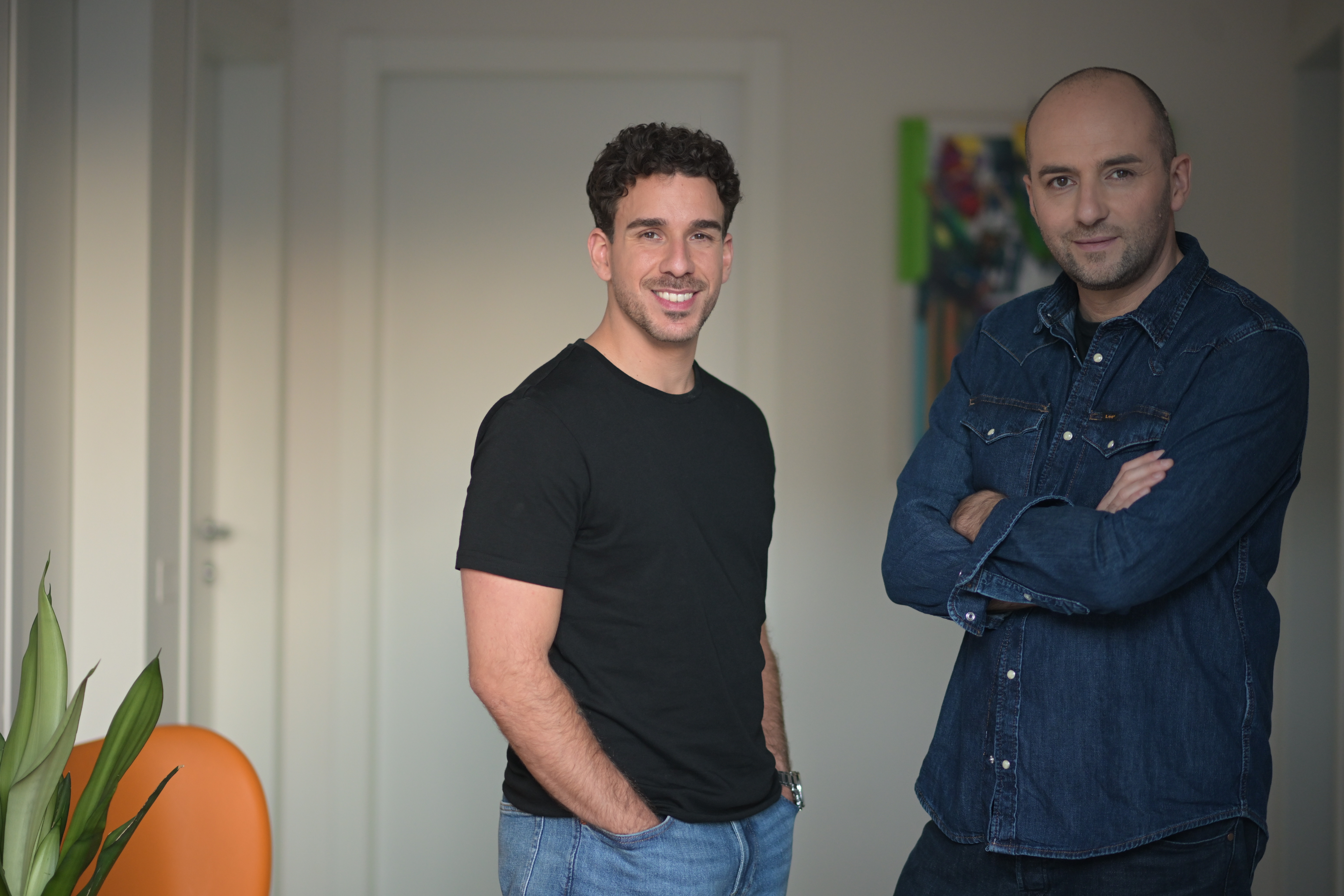 Emanuele Caramazza e Federico Mantuano nello studio Alchimie Turistiche